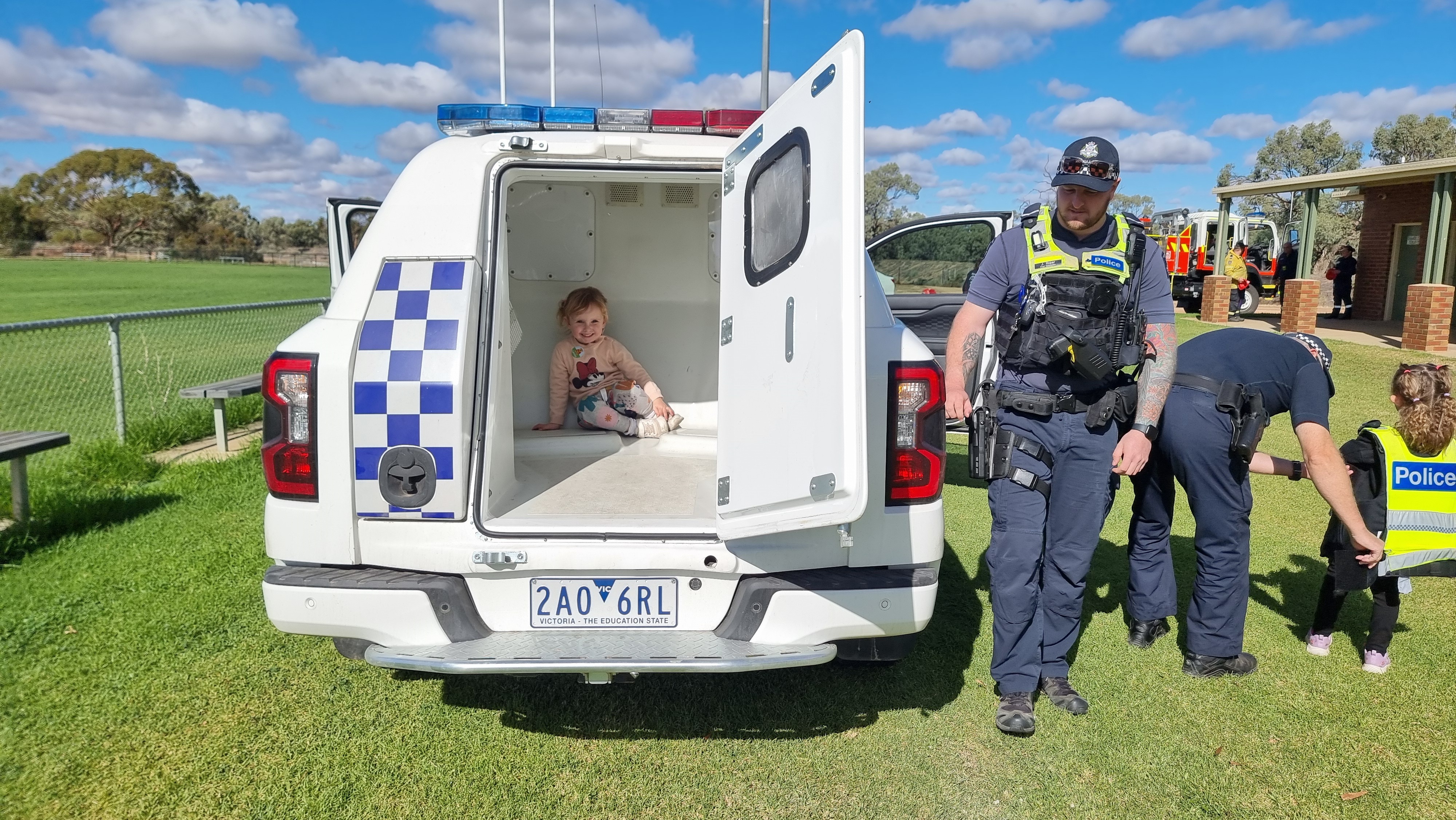Robinvale HIPPY kids meet EMS personnel